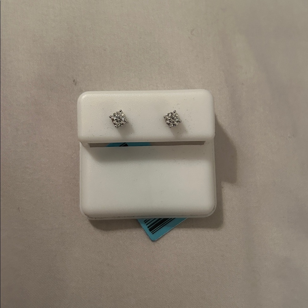Mossiante sterling silver Sparkling‎ Stud Earrings